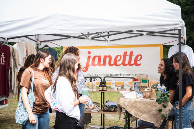 JANETTE, elle prend soin de votre cheval !!